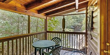 Relaxing Eagles Ridge Getaway Hot Tub