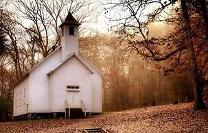 Relaxing Eagles Ridge Getaway Hot Tub