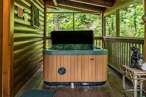 Relaxing Eagles Ridge Getaway Hot Tub
