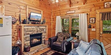 Relaxing Eagles Ridge Getaway Hot Tub