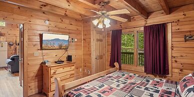 Relaxing Eagles Ridge Getaway Hot Tub