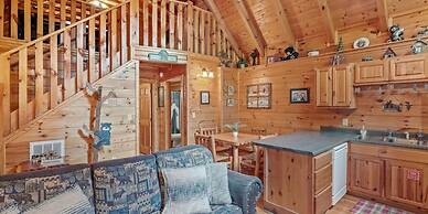 Relaxing Eagles Ridge Getaway Hot Tub