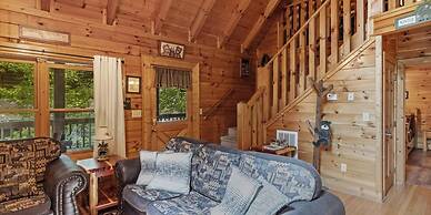 Relaxing Eagles Ridge Getaway Hot Tub