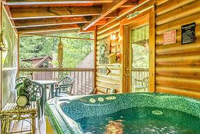 Relaxing Eagles Ridge Getaway Hot Tub
