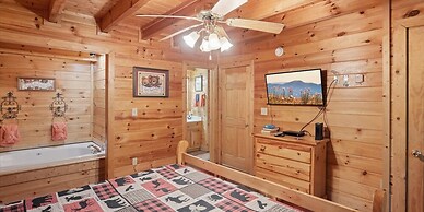 Relaxing Eagles Ridge Getaway Hot Tub