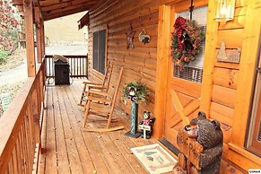 Relaxing Eagles Ridge Getaway Hot Tub