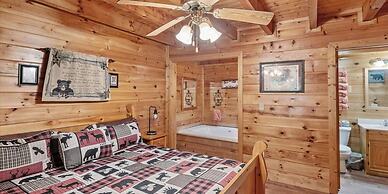 Relaxing Eagles Ridge Getaway Hot Tub