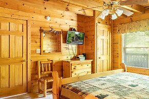 Relaxing Eagles Ridge Getaway Hot Tub