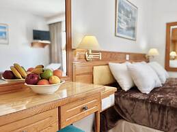 79 AN - Stay Nissi Chrysland Studio 215