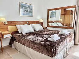 79 AN - Stay Nissi Chrysland Studio 215