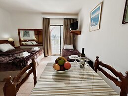 79 AN - Stay Nissi Chrysland Studio 215