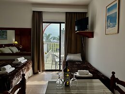 79 AN - Stay Nissi Chrysland Studio 215