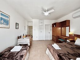 79 AN - Stay Nissi Chrysland Studio 215