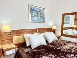 79 AN - Stay Nissi Chrysland Studio 215