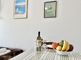 79 AN - Stay Nissi Chrysland Studio 215