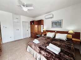 79 AN - Stay Nissi Chrysland Studio 215