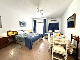 79 AN - Stay Nissi Chrysland Studio 111