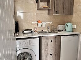 79 AN - Stay Nissi Chrysland Studio 110