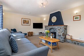 Honeyfield Lodge - Spacious Cottage Rural Views