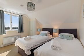 Honeyfield Lodge - Spacious Cottage Rural Views