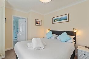 Honeyfield Lodge - Spacious Cottage Rural Views