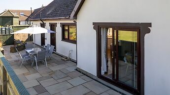 Honeyfield Lodge - Spacious Cottage Rural Views