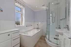 Honeyfield Lodge - Spacious Cottage Rural Views