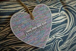 Honeyfield Lodge - Spacious Cottage Rural Views