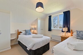 Honeyfield Lodge - Spacious Cottage Rural Views