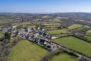 Honeyfield Lodge - Spacious Cottage Rural Views