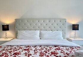 The Pearl Waterfront Estate