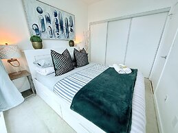 The Pearl Waterfront Estate