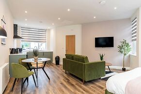 Stylish Central Studio Steps to DMU & LRI