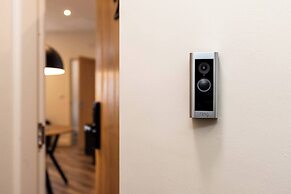 Stylish Central Studio Steps to DMU & LRI