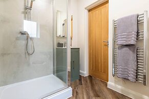 Stylish Central Studio Steps to DMU & LRI