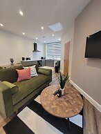 Stylish Central Studio Steps to DMU & LRI