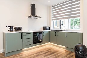 Stylish Central Studio Steps to DMU & LRI