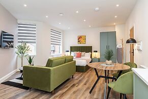 Stylish Central Studio Steps to DMU & LRI