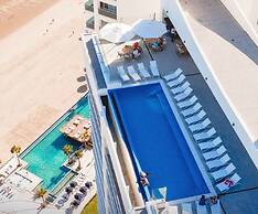 Beach Condo Kitchen Hot Tub