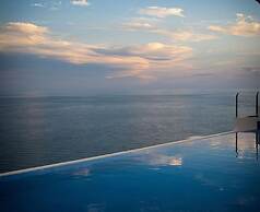 Beach Condo Kitchen Hot Tub