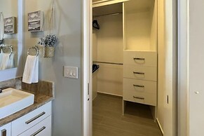 Beach Condo Kitchen Hot Tub