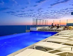 Beach Condo Kitchen Hot Tub