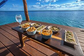 Casa Relaxo Waterfront Villa with Private Dock in Bacalar Lagoon