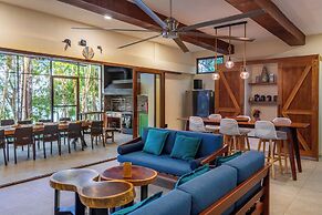 Casa Relaxo Waterfront Villa with Private Dock in Bacalar Lagoon