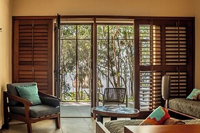 Casa Relaxo Waterfront Villa with Private Dock in Bacalar Lagoon