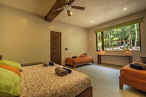 Casa Relaxo Waterfront Villa with Private Dock in Bacalar Lagoon