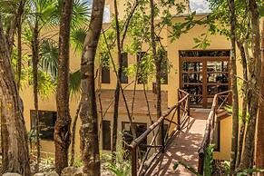 Casa Relaxo Waterfront Villa with Private Dock in Bacalar Lagoon