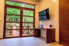 Casa Relaxo Waterfront Villa with Private Dock in Bacalar Lagoon