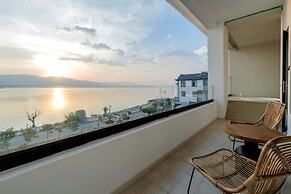 Dali Qingmai Seaview Resort (North Courtyard)