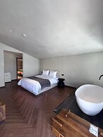 Dali Qingmai Seaview Resort (North Courtyard)